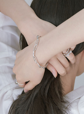 LUCA复古金属风新款时尚高级感气质手链女小众设计感个性潮流饰品