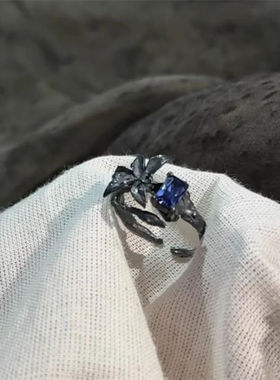 《黑白百合》为le而作情侣对戒原创设计小众高级感独特冷淡风戒指