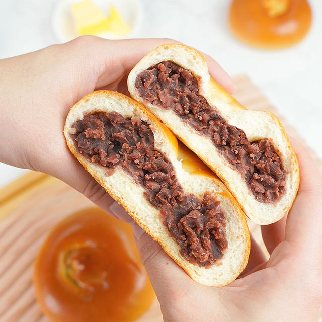 The red bean buns from Kaili Food Factory are sweet and soft.