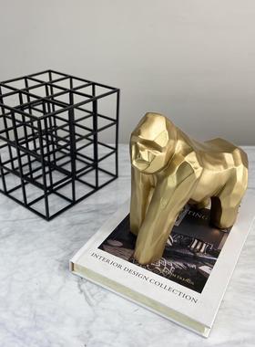 现代简约金色猩猩 金属黑色立方体 样板间售楼处客厅书房创意摆件