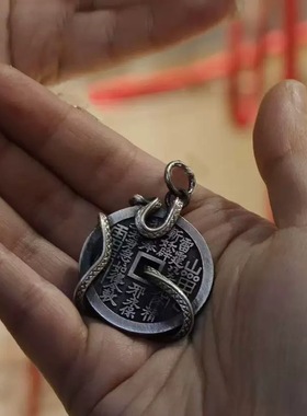 复古山鬼花钱项链男女中性高级感道系小众灵蛇缠绕吊坠配饰潮流