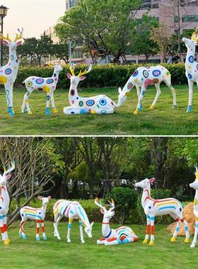 玻璃钢梅花鹿雕塑摆件户外园林景观仿真抽象白麋鹿动物美陈装饰品