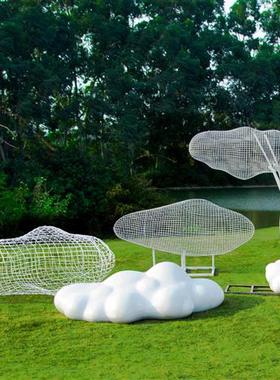 户外大型不锈钢镂空云朵雕塑公园景区售楼玻璃钢人物草坪装饰摆件