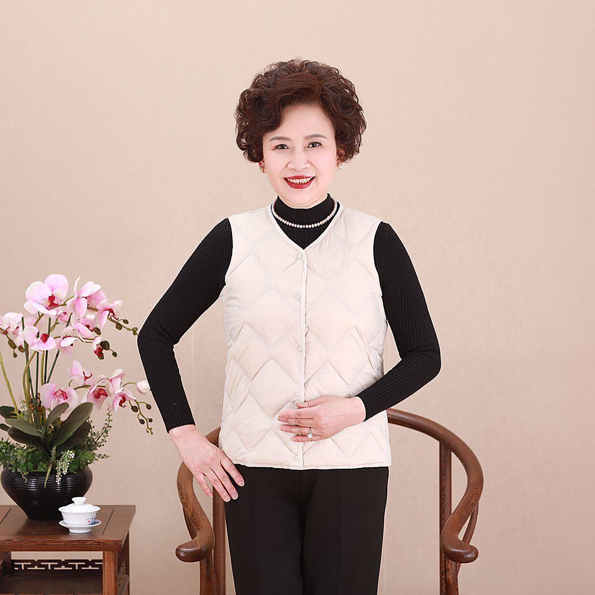 Simple and comfortable women's down jacket, vest, mother's wear, middle-aged and elderly vest, round neck, V-neck, light and thin inner liner to keep warm