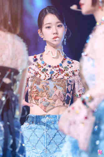 打歌服韩国IVE同款张元英女团演出打歌服水钻钉珠重工牛仔短裤 - 图3