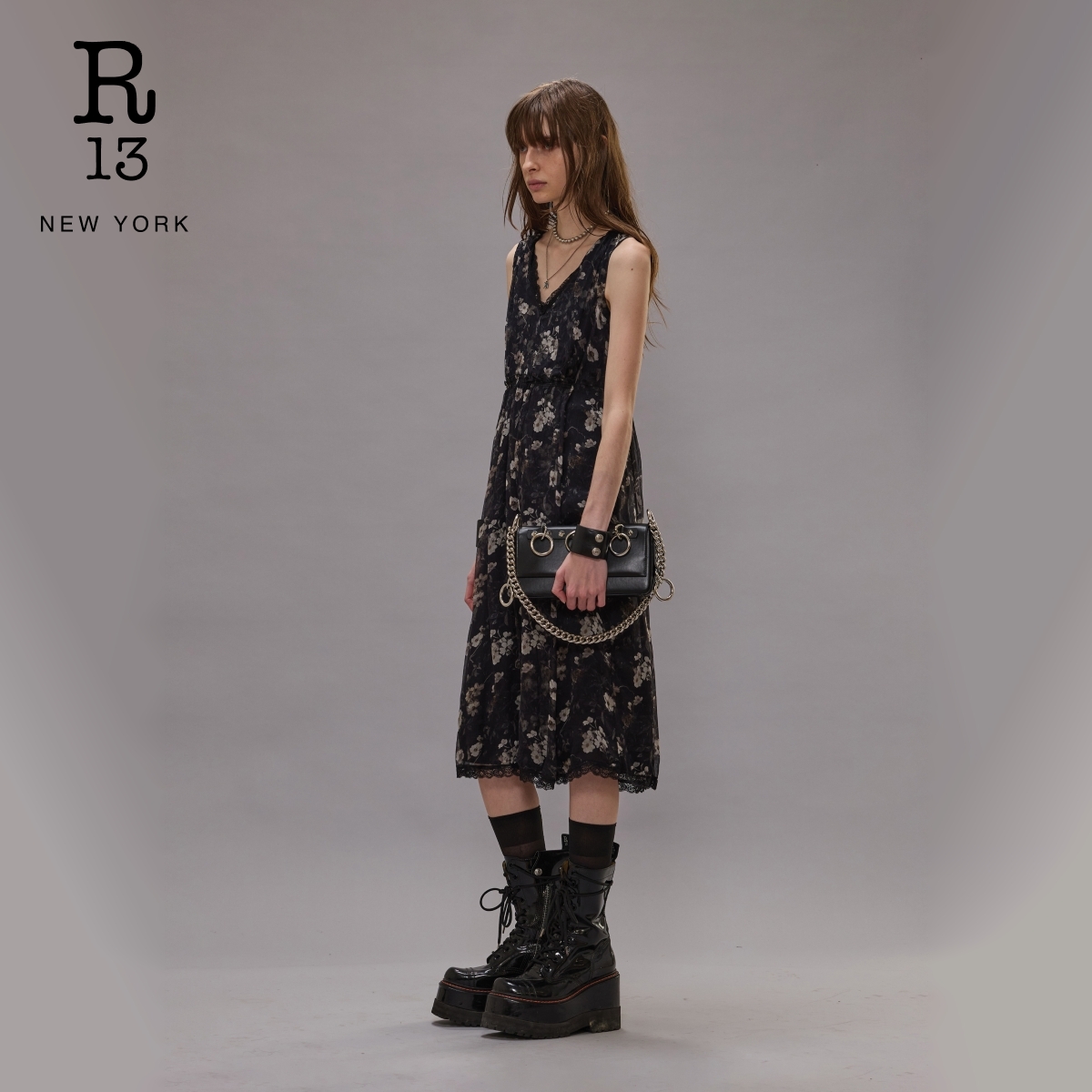 R13 2025秋冬系列 V领复古印花中长款连衣裙 - 图0