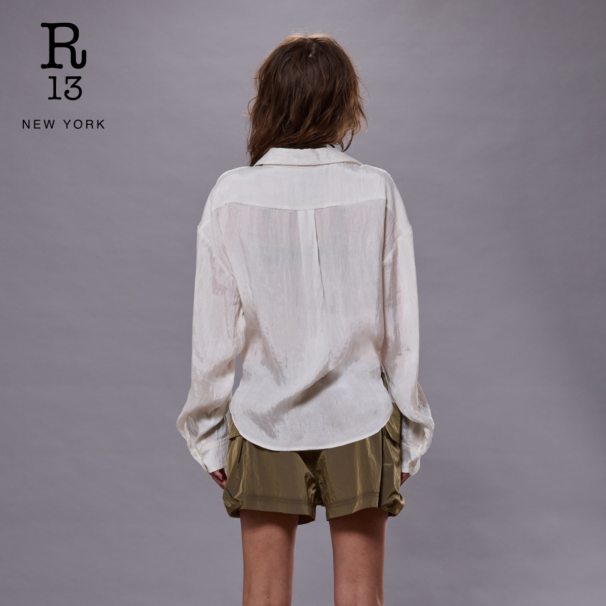 R13 2025春夏新品 莱赛尔混纺长袖衬衣扭结下摆简约轻薄休闲衬衫 - 图1