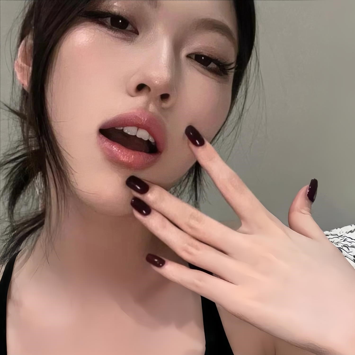 纯手工穿戴甲2025年新款车厘子秋冬高级感酒红色成品显白美甲贴片,淘宝优惠券,粉丝福利购,淘宝优惠卷