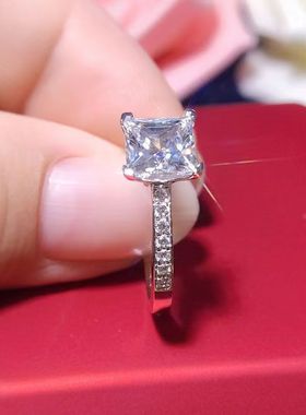 1克拉四爪公主方碎钻戒指