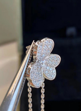 D色莫桑石满钻三花瓣项链