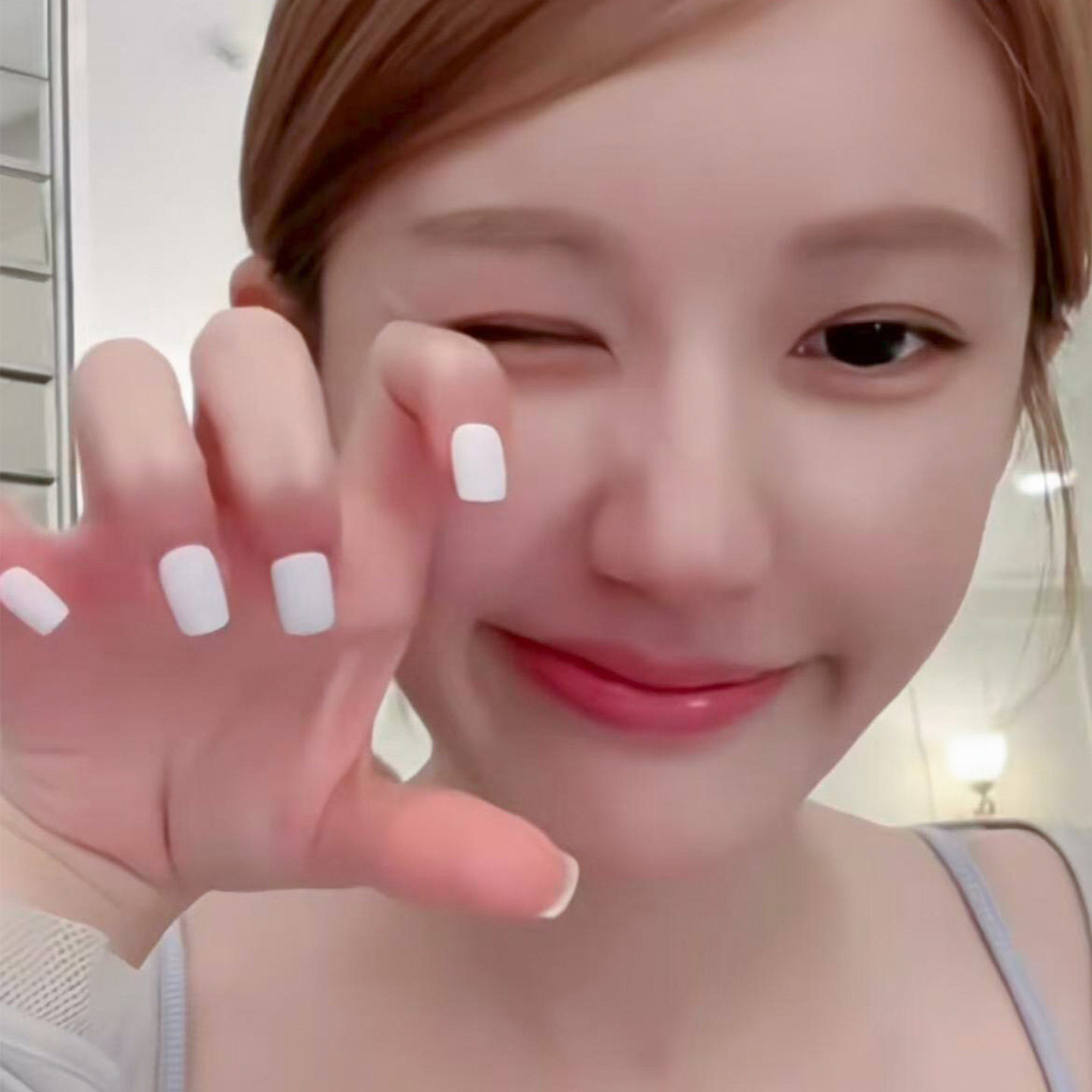 赵露思同款 白色纯手工穿戴甲 2025高级感纯色简约显白美甲片成品,淘宝优惠券,粉丝福利购,淘宝优惠卷