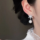 Дизайнерские демисезонные серьги из жемчуга, со снежинками, изысканный стиль