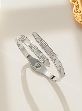 贝壳时尚手环钛钢手镯手镯