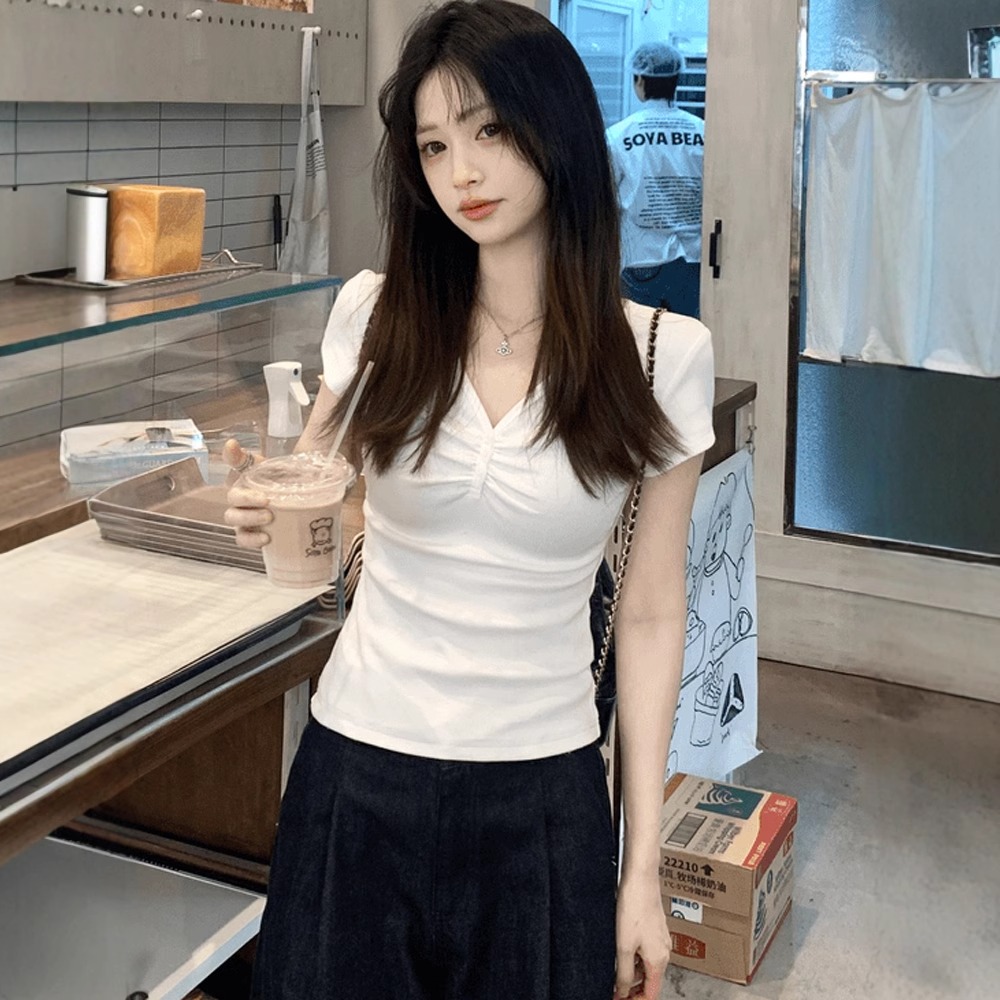 独特超好看白色正肩短袖t恤女夏季穿搭设计感修身显瘦短款v领上衣 - 图2