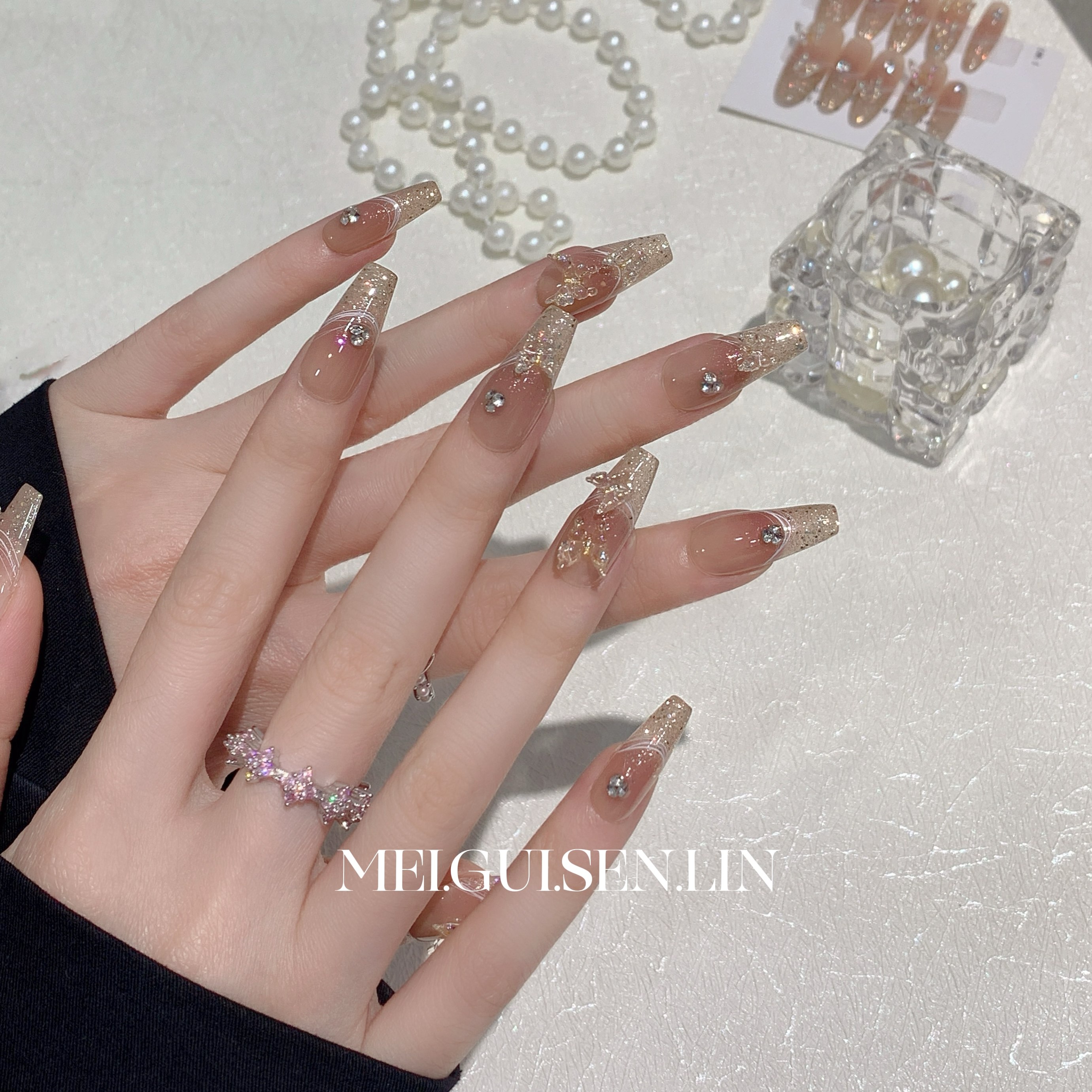 玫瑰森林彩蝶记忆穿戴甲中长款蝴蝶钻温柔指甲贴片法式显白猫眼甲,淘宝优惠券,粉丝福利购,淘宝优惠卷