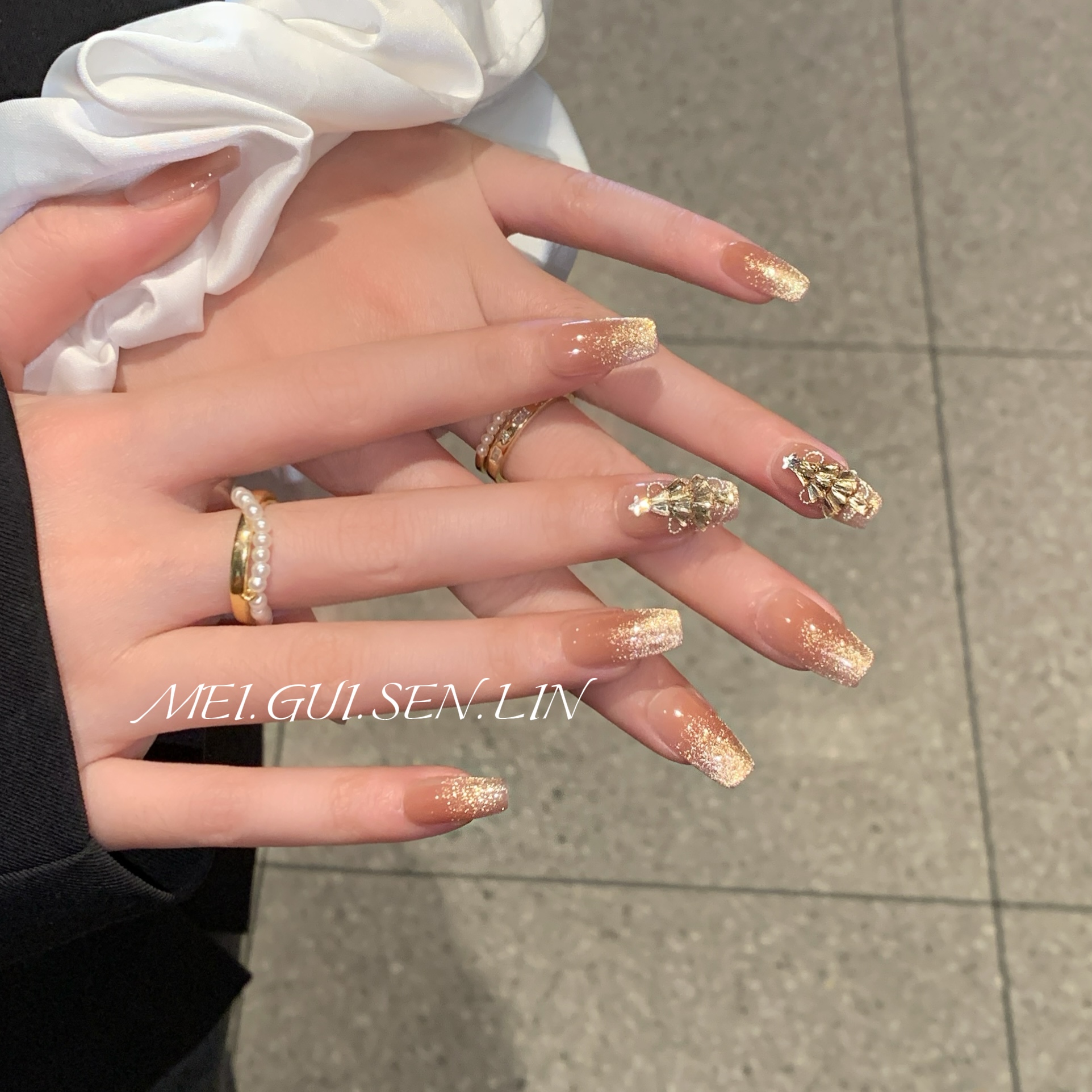 玫瑰森林许愿树圣诞氛围手工美甲秋冬新款温柔爆闪高级猫眼穿戴甲 - 图1