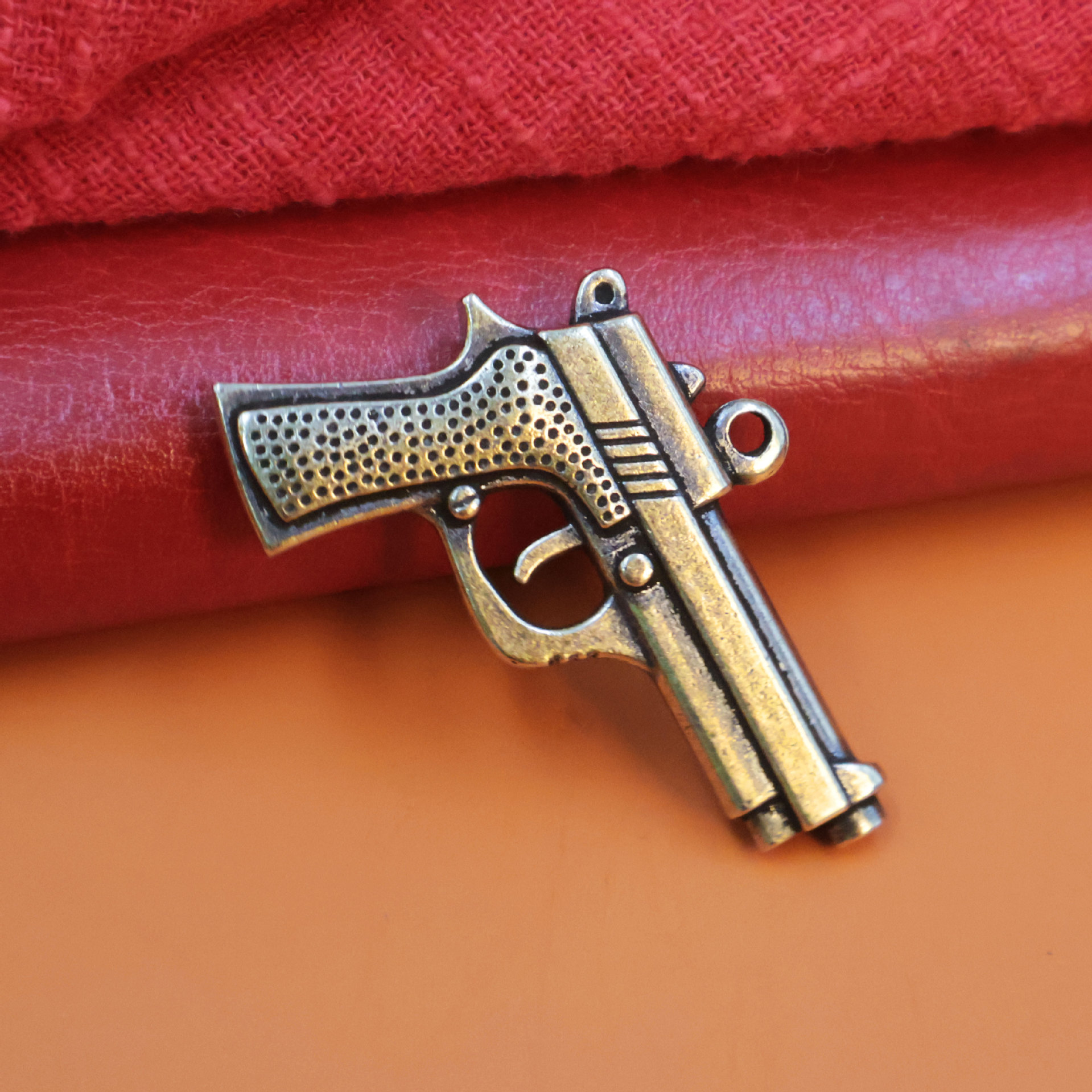 黄铜精雕立体手枪模型汽车钥匙扣挂件小铜器吊坠复古箱包配件挂饰 - 图1