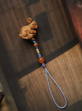 濮暹檀香木雕丰收兔本命年吊坠