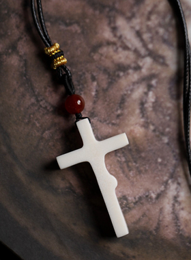 濮暹鹿角十字架手工雕刻毛衣链