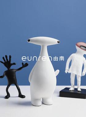 欧式创意抽象卡通外星生物巴掌人物摆件售楼部家居桌面办公室装饰