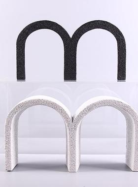 现代简约欧式几何M形字母黑白摆件书镇样板房售楼处软装饰品摆设