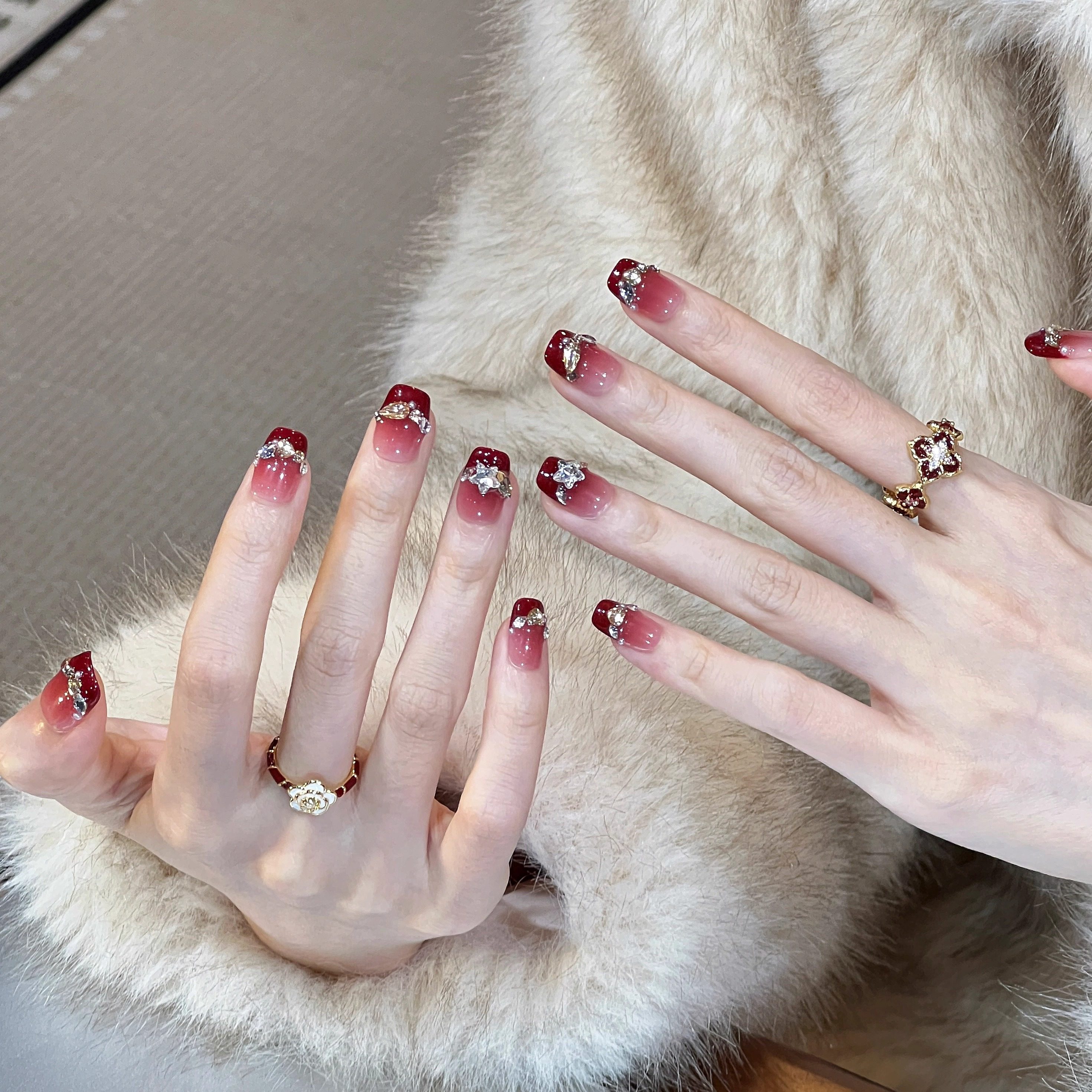 艺人超短款通勤红色喜庆纯手工美甲穿戴甲法式高级感轻奢闪钻显白,淘宝优惠券,粉丝福利购,淘宝优惠卷