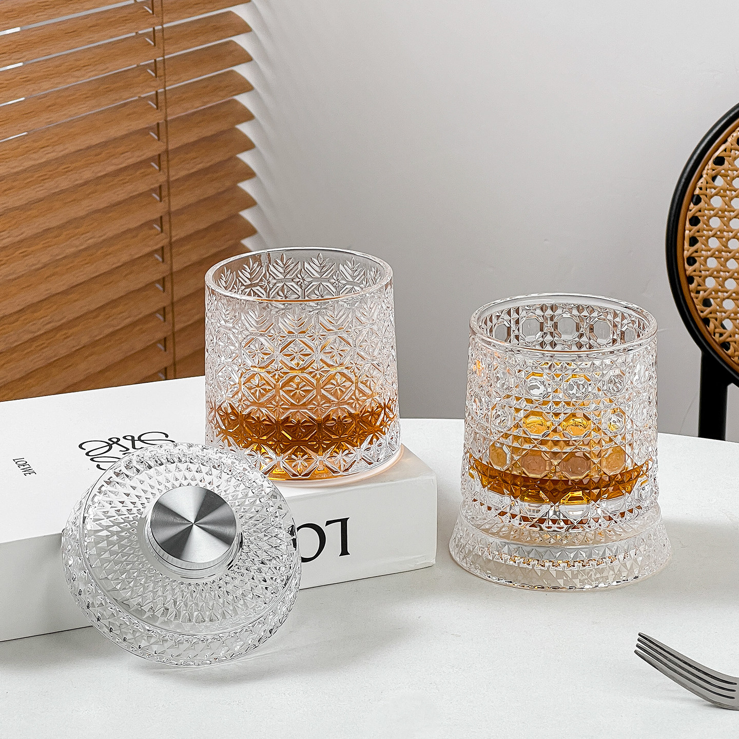 抖音同款网红带底座旋转酒杯水晶威士忌酒杯解压玻璃杯不倒翁杯子,淘宝优惠券,粉丝福利购,淘宝优惠卷