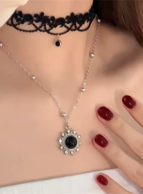 黑色蕾丝叠戴太阳花吊坠项链