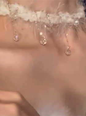 白色毛绒choker项链女