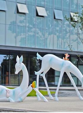 户外抽象梅花鹿雕塑玻璃钢鹿摆件园林景观草坪小品售楼部美陈装饰