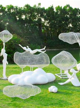 不锈钢镂空仿真云朵雕塑售楼处公园林草坪玻璃钢人物摆件景观小品