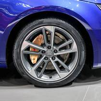 Apply Audi A3 Q3 Q3 A4L Q5 A6L A6L A6L A7 retrofit RS Label brake caliper hood bowfish hood caliper shell