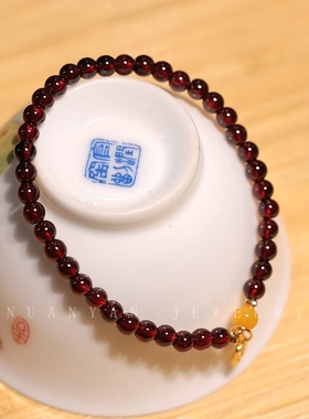 暖言女石榴石纳福吊牌手串