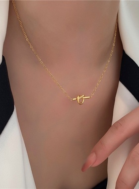 毛衣链复古摩登绳结镂空爱心打结线条项链锁骨链 钛钢镀18K金饰品