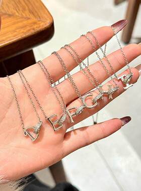 钛钢项链女不掉色带钻26字母项链小众高级轻奢时尚白带锁骨链饰品