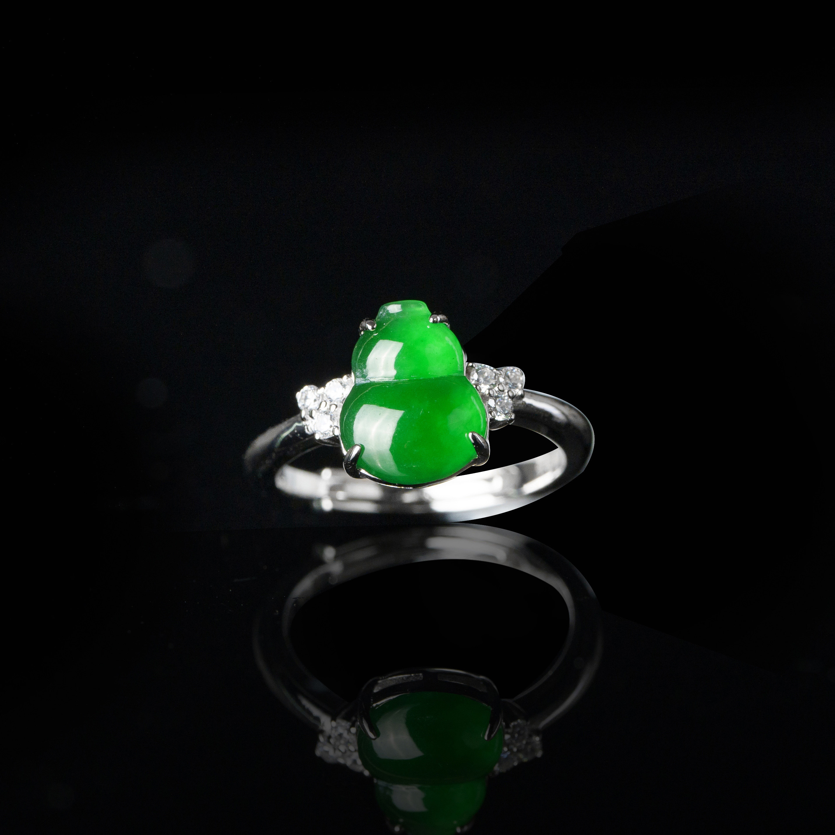 Anda Win Jewelry Family has you all the way, a lifetime jade gourd ring as a Chinese Valentine's Day gift