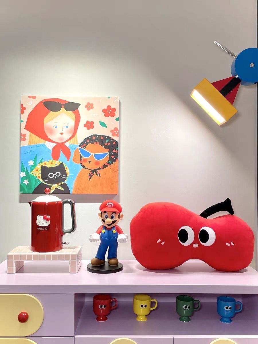 卡通大眼睛苹果抱枕宿舍靠垫床头装饰小红书少女心苹果圣诞节礼物