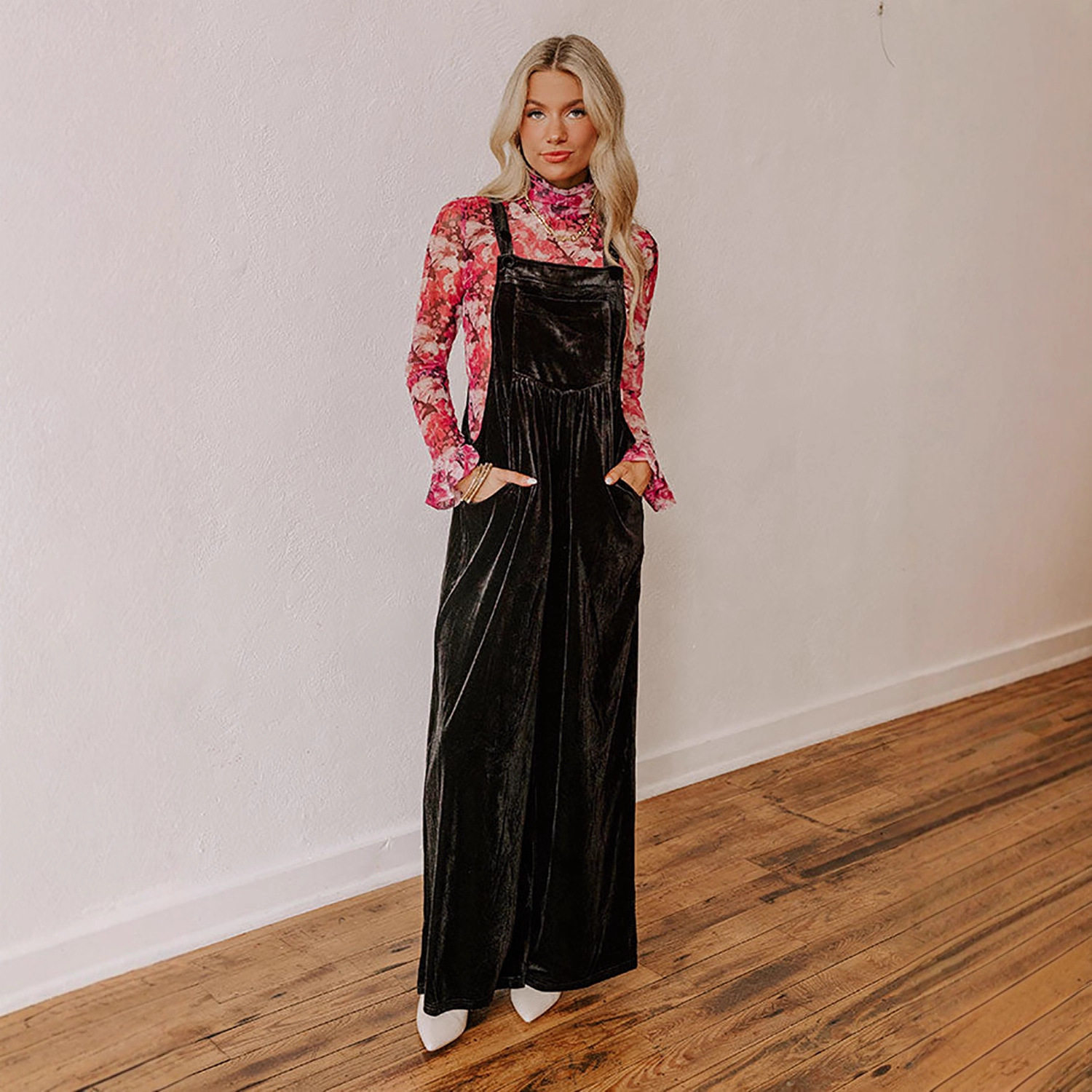 Velvet belt wide-leg jumpsuit 女装丝绒背带裤时尚阔腿连体长裤,淘宝优惠券,粉丝福利购,淘宝优惠卷