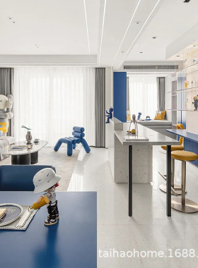 现代衣帽样板间男孩儿童房Kaws潮牌手办主题艺术风格软装搭配套装