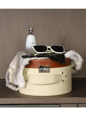 样板房小香风衣帽间装饰品摆件轻奢设计师款连衣裙衣柜陈列衣服