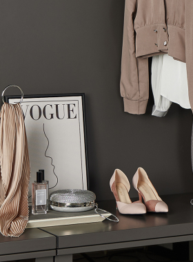 百恒家居 北欧样板房衣帽间搭配套装样板房衣柜棕灰色衣服托特包