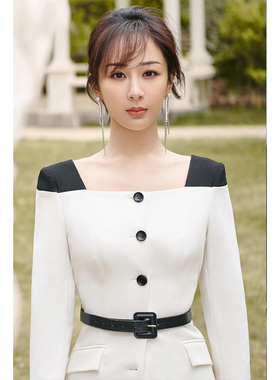杨紫海报2023全新明星照片写真周边宿舍壁纸挂画墙贴应援贴画自粘