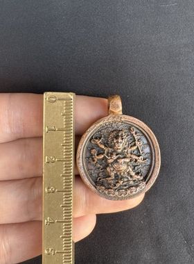 紫铜复古西藏圆形佛牌藏式红铜六臂玛哈嘎拉佛像随身挂件配饰吊坠