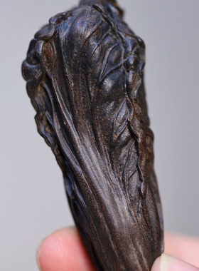 达拉干沉香白菜雕刻吊坠