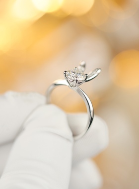 艺升缘珠宝兔兔戒指定制S925银一克拉莫桑石女士钻戒原创设计