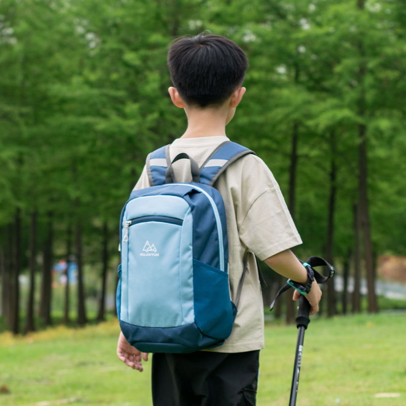 户外儿童运动背包男孩外出旅游小学生登山双肩包轻便补习补课书包