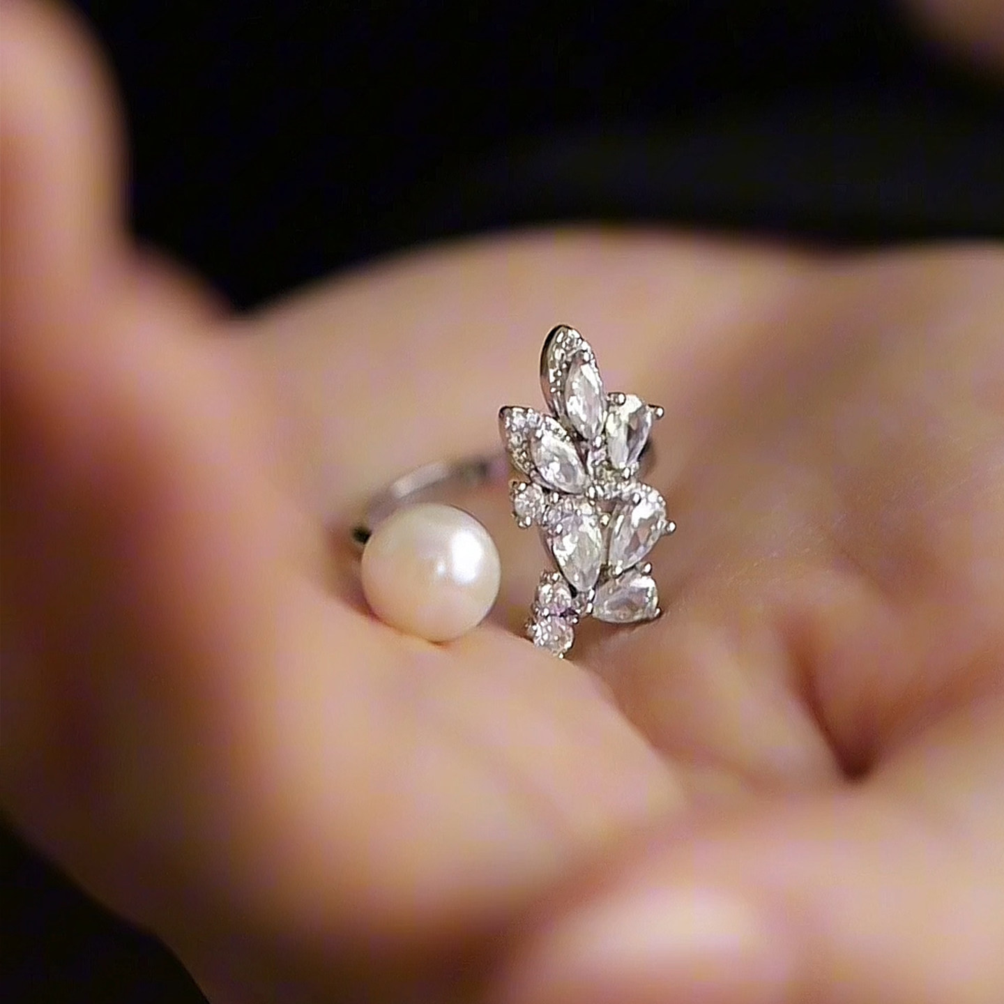 Jane's Jewelry Natural Freshwater Pearl Ring for Women Fashionable, Luxurious and Exquisite High-end Open Ring Ring