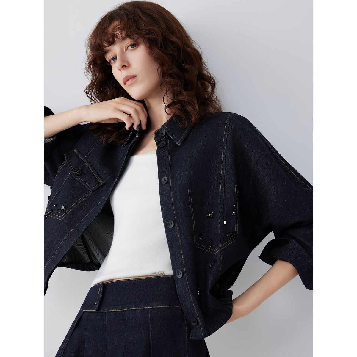 ELLE复古高级感钉珠牛仔外套女2025秋季新款翻领时尚通勤短上衣 - 图1