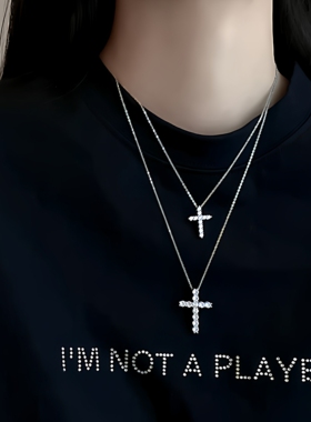 18K金爱心镶钻十字架钻石项链