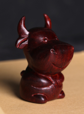 本命年生肖牛扭转乾坤天然紫檀木手把件木雕实木可爱萌牛年小摆件
